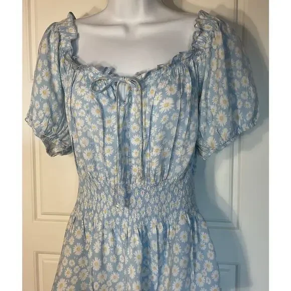 No Boundries Blue Daisy On/Off Shoulder SmockedWaist Short Sleeve Top Plus 2XL - Picture 2 of 7